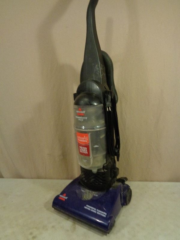 lot 198 image: Bissel Bagless Vacuum