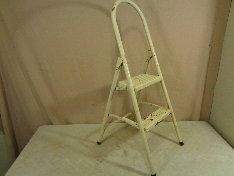 lot 199 image: Metal Step Stool