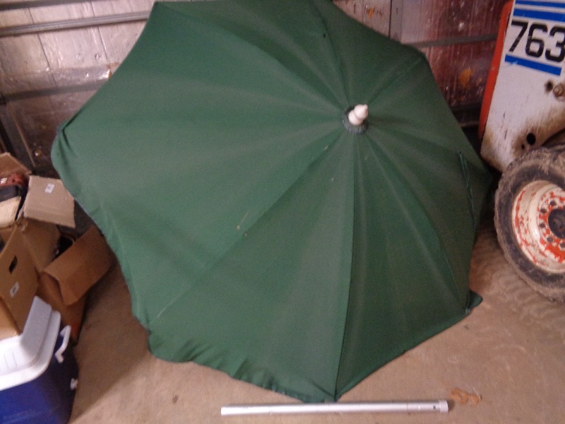 lot 200 image: Large Patio Umbrella