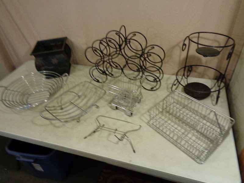 lot 201 image: Assorted Metal Pieces