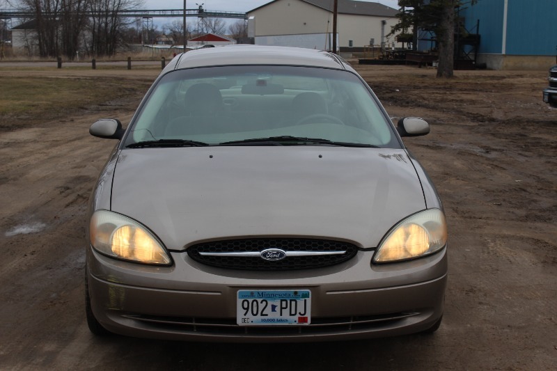2003 Ford Taurus SE