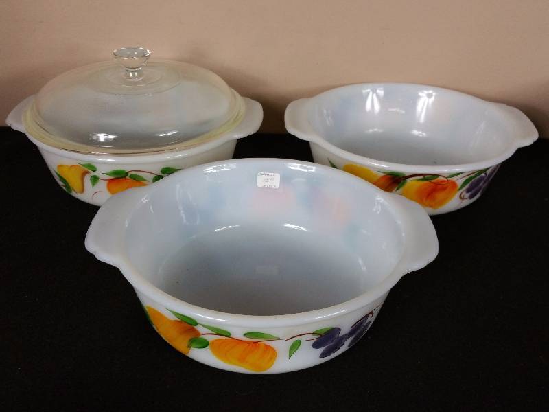 lot 48 image: Handpainted Fire King Oven Ware