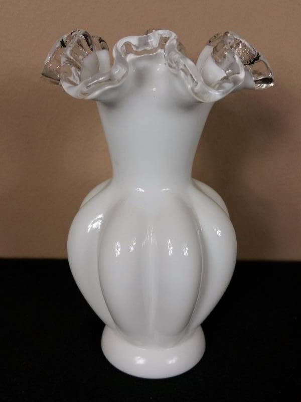 lot 51 image: Fenton Silvercrest Vase