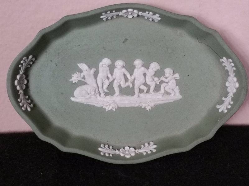 lot 63 image: Wedwood Jasper Cameo Dresser Dish