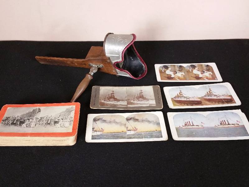 lot 72 image: Steroscope Stereograph Viewer with Many Sterographs