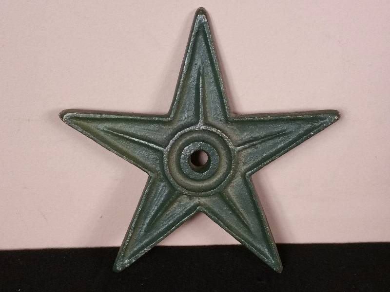 lot 74 image: Antique Cast Iron Star