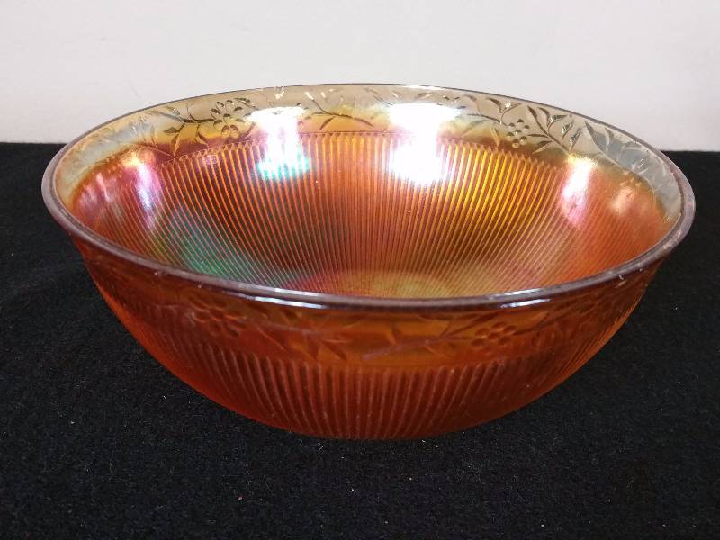 lot 76 image: 7 Carnival Glass Bowl