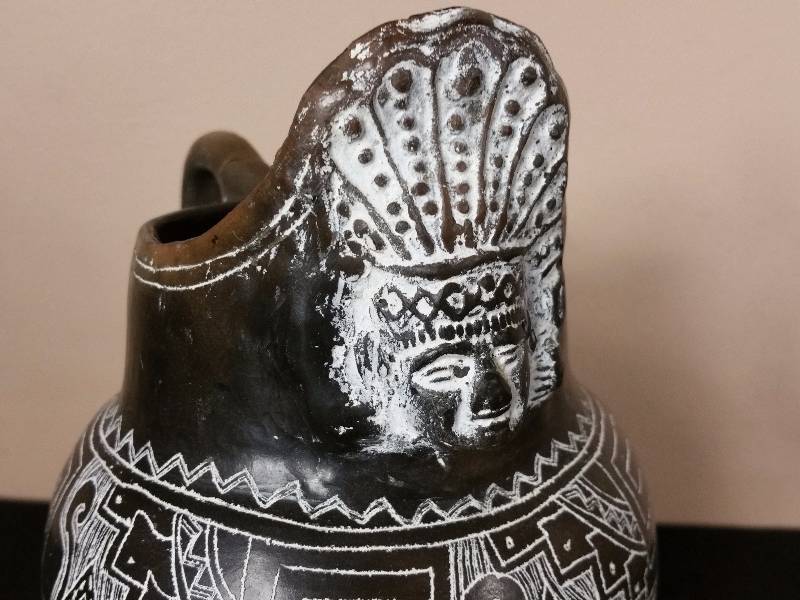 lot 77 image: African Art Pottery and Knick Knacks