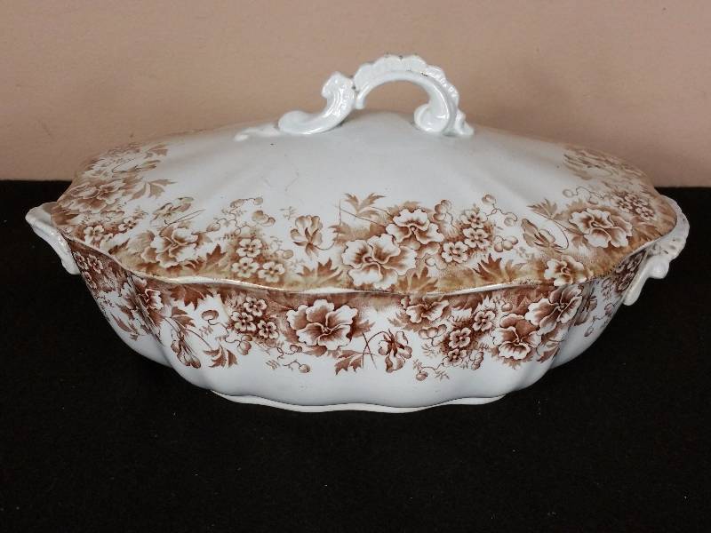 lot 80 image: Antique Hanley England Covered Porcerlain Dish