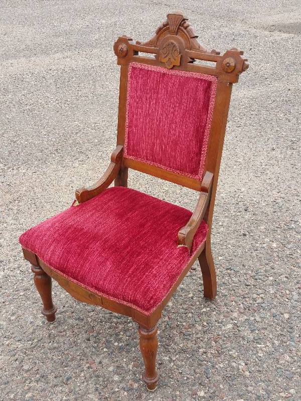 lot 9 image: Antique Victorian Side Chair in Red Upholstery