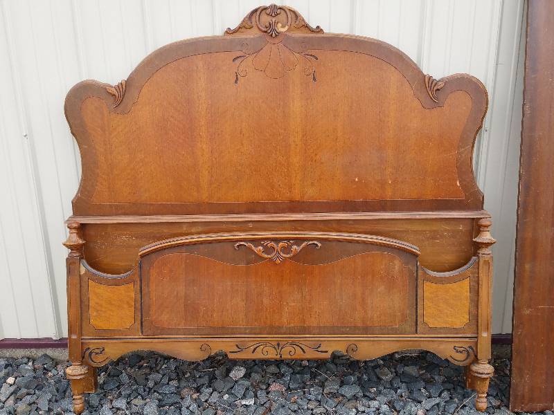 lot 10 image: Antique Twin Bed Headboard and Footboard w Rails