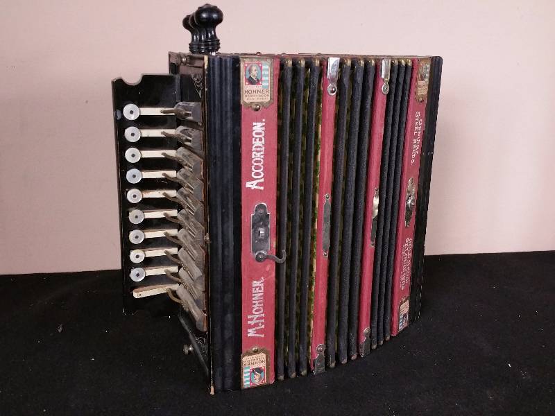 lot 123 image: March Auction