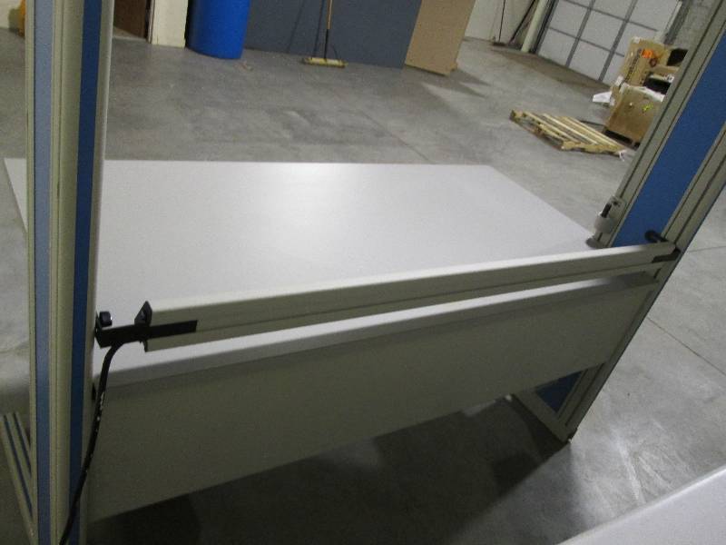 lot 130 image: Work Bench - Sturdy