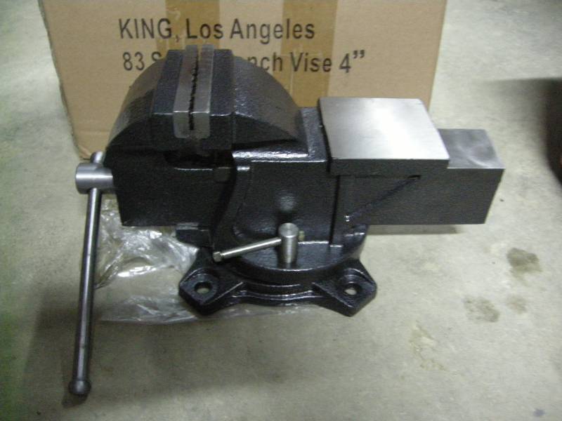King 4 Swivel Bench Vise