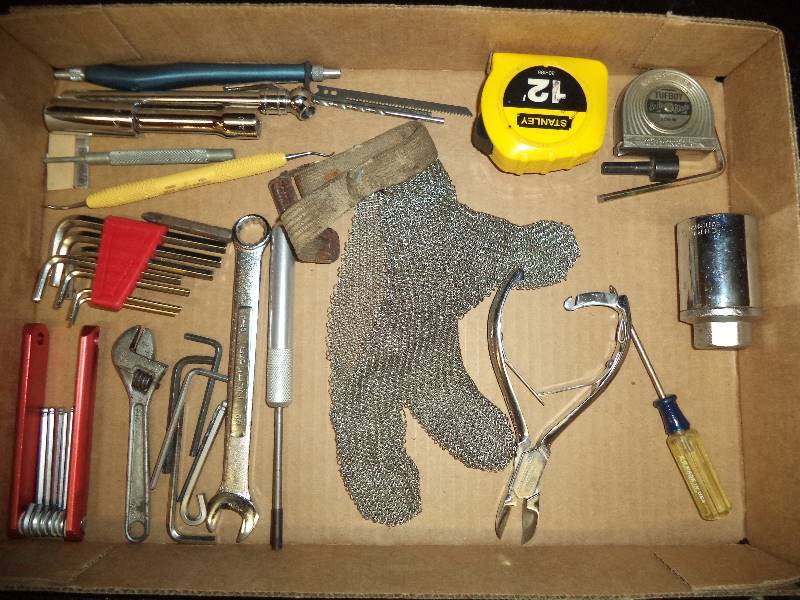 lot 10 image: Lot - Misc Tools