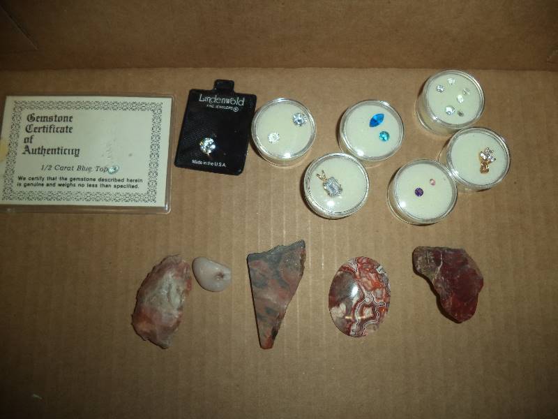 lot 12 image: Lot - Agates, RhinestonesCrystals, Gems, etc