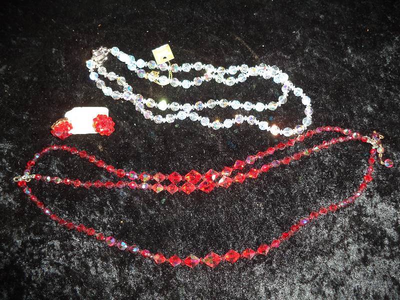 lot 22 image: Vintage Necklaces & Earrings