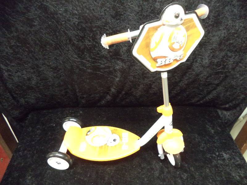 lot 24 image: HUFFY 3-Wheel Scooter - Star Wars. NEW