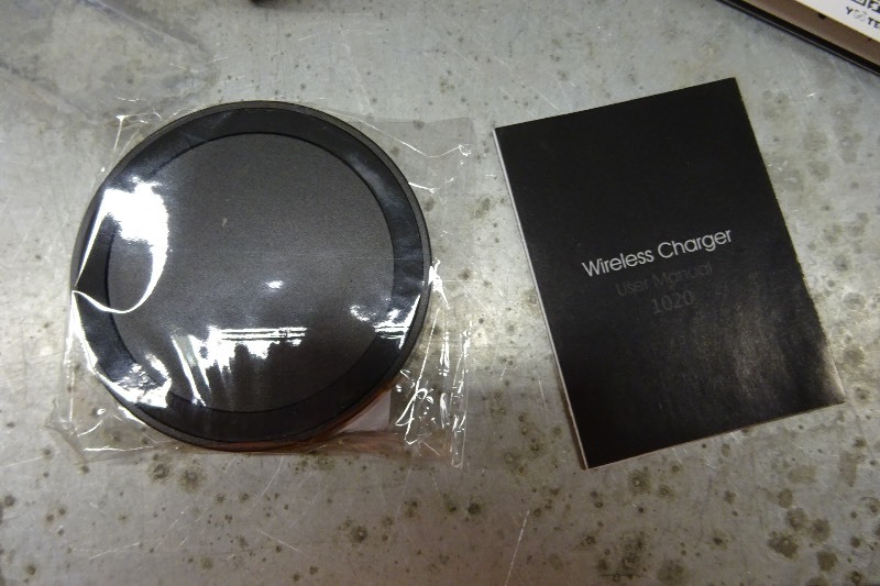 lot 10 image: Wireless charger