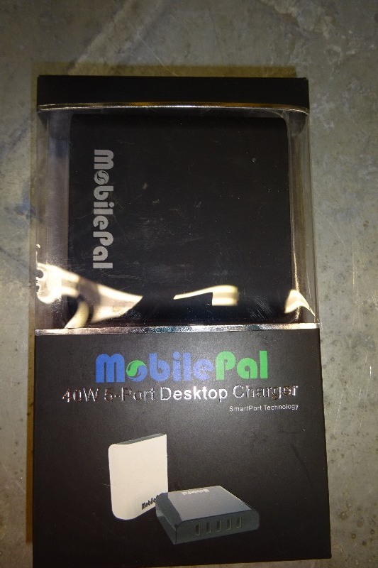 lot 12 image: 40W 5 point desk charger