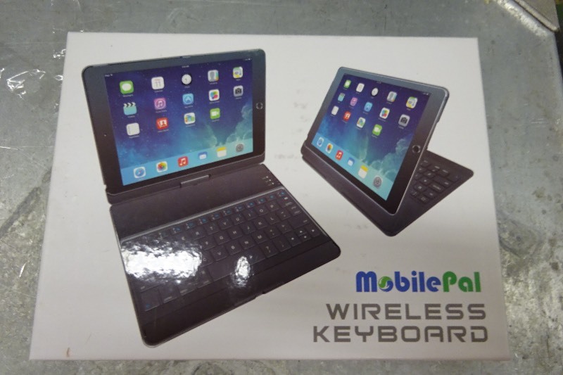 lot 13 image: Wireless Keyboard for Ipad Air