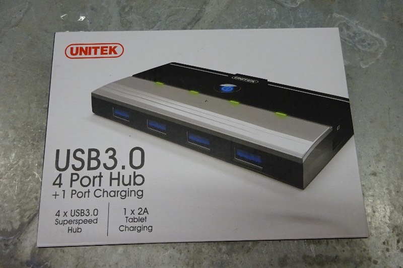 lot 18 image: USB Hub 3.0 2 port 1 port charging