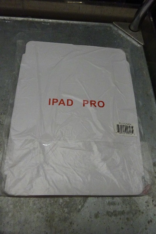 lot 29 image: Ipad Pro Cover