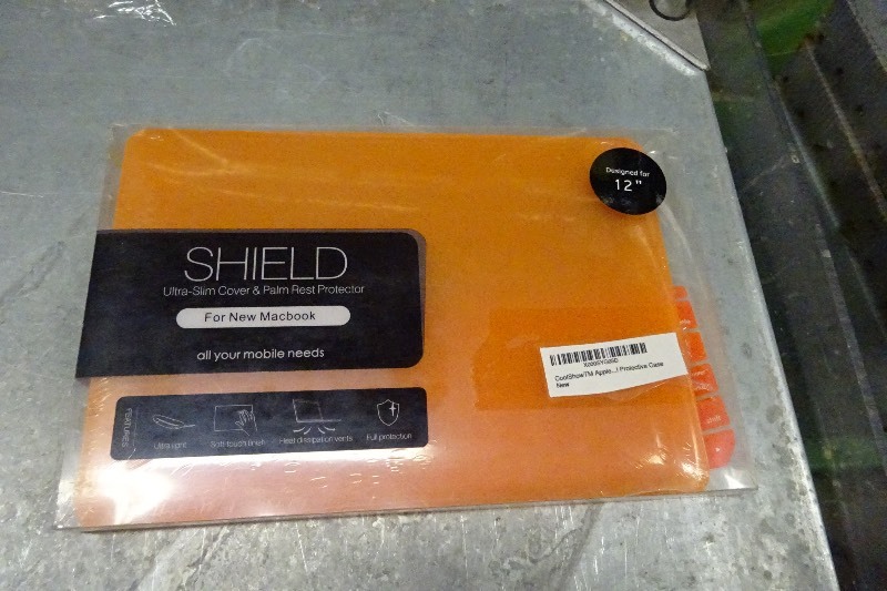 lot 31 image: MacBook 12 Cover
