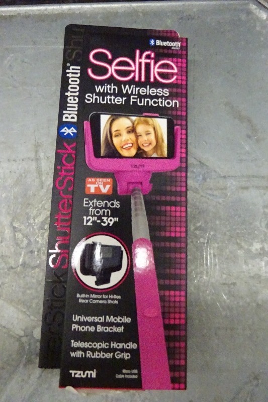 lot 38 image: Selfie Stick