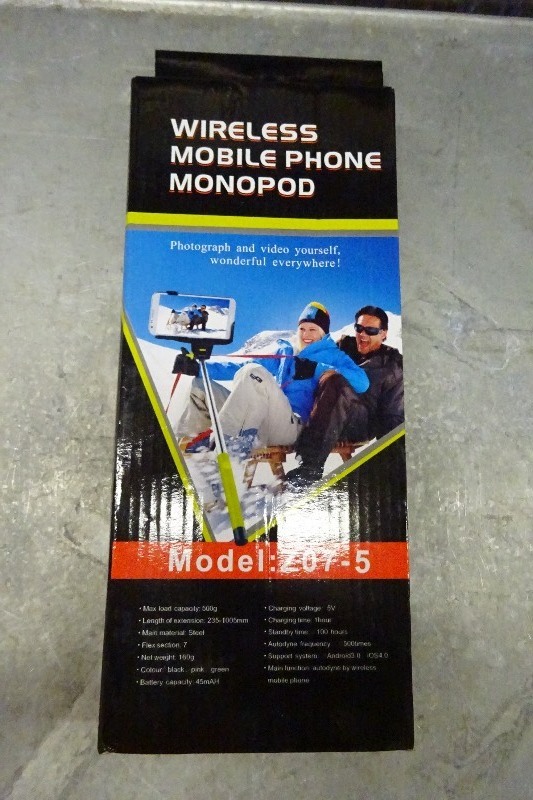 lot 40 image: Selfie Stick