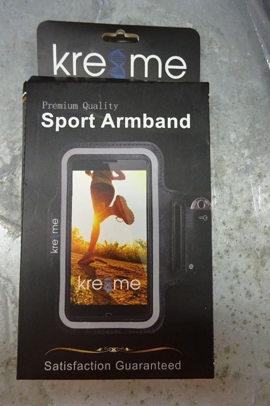 lot 84 image: Fitness phone bands