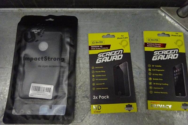 lot 93 image: IPhone 6 plus screen protectors (2) and 1 case