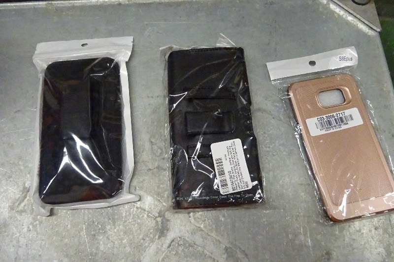 lot 95 image: IPhone 6 plus screen protectors (2) and 1 case