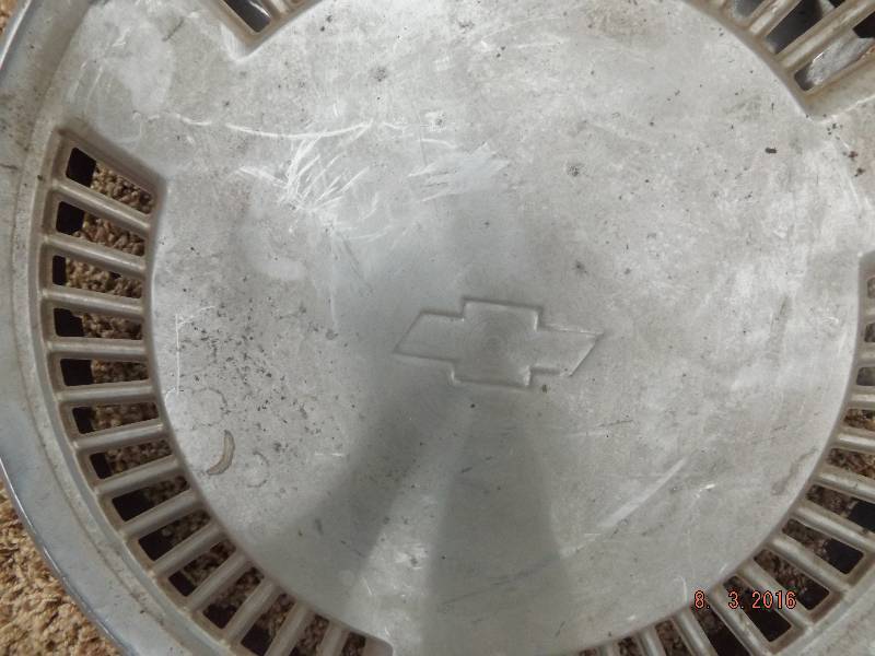 lot 11 image: 2 Vintage Chevy Hubcaps