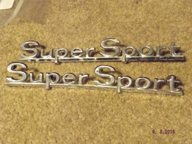 lot 40 image: Car Emblem