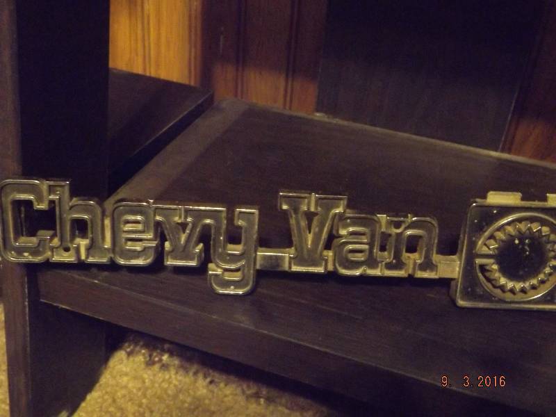 lot 48 image: Car Emblem