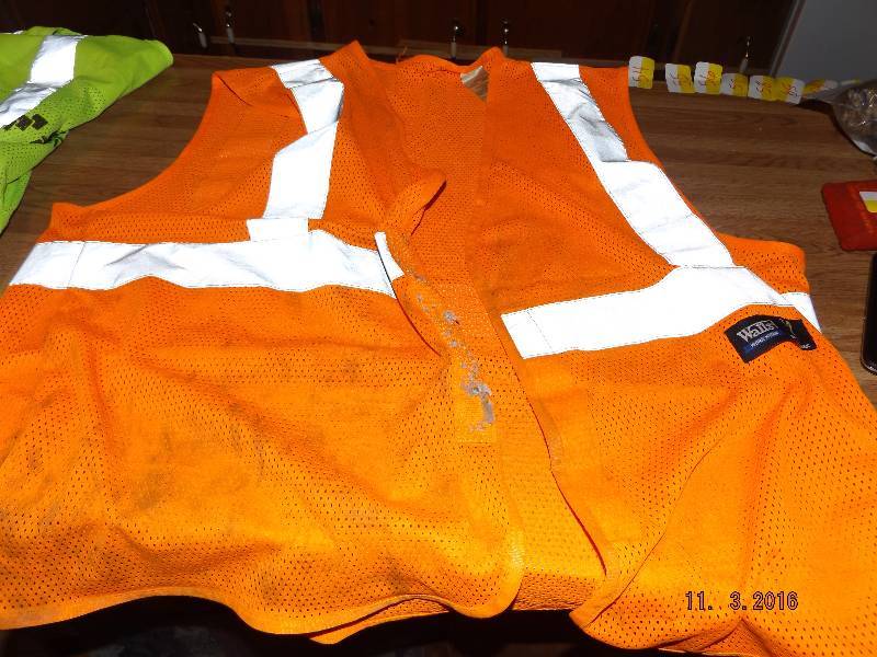 2 Safety Vests