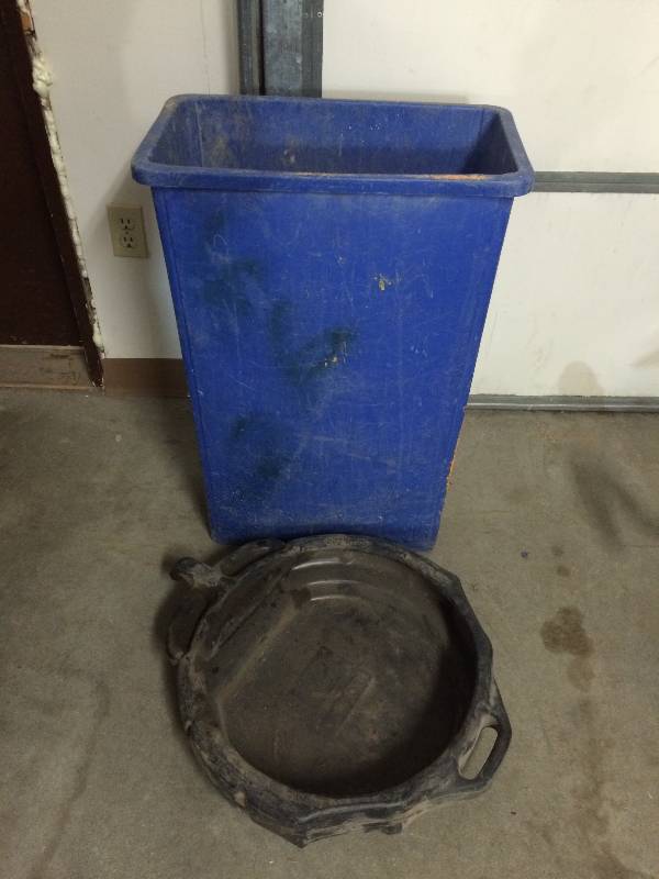 Rubbermaid Shop Garbage Can And Oil Drain Pan