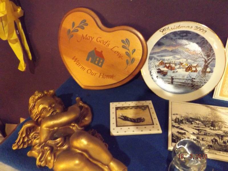 Large Lot of Wall Hangings