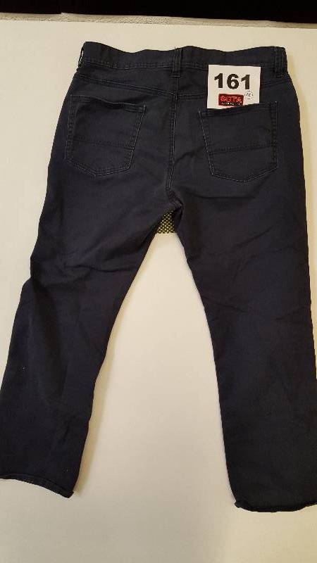 lot 161 image: KIRKLAND MENS STRAIGHT LEG JEANS  BLUE  36X30