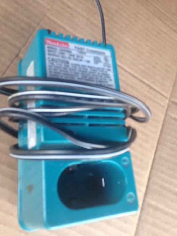 makita charge port
