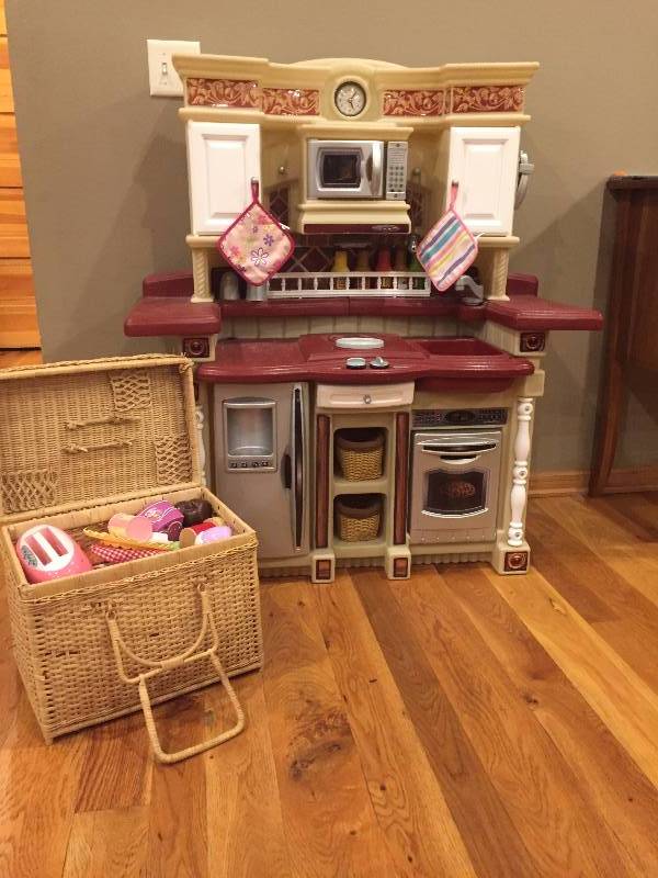 Step 2 Kitchen with Play Food