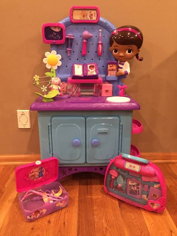 Doc McStuffins Dr Station and Extra Play Cases
