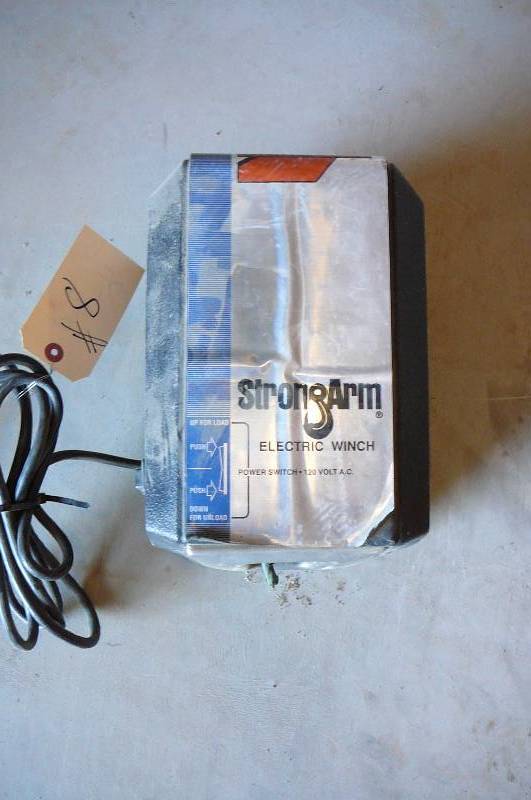 lot 8 image: Power Boat Winch 120 Volt