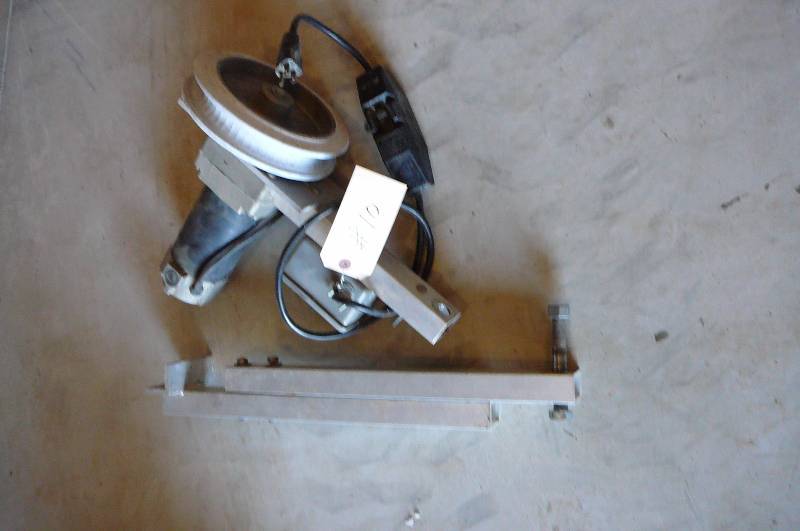 lot 10 image: Lift mate 110 v