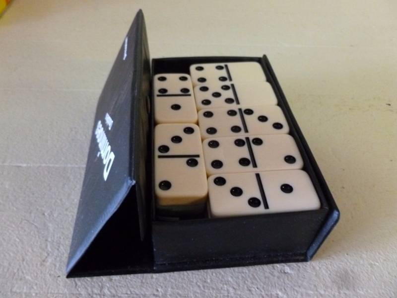 Dominoes