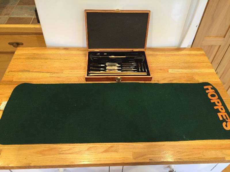 lot 15 image: Gun Cleaning Kit
