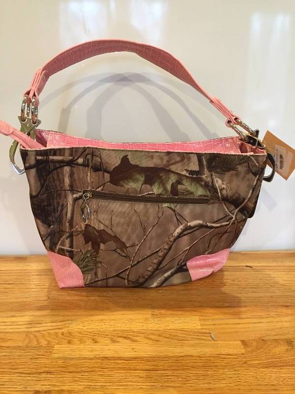lot 30 image: Camo Handbag