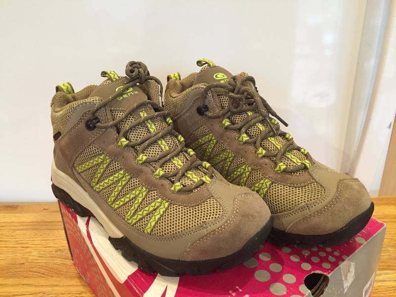 lot 31 image: Gen-X Womens Size - 10