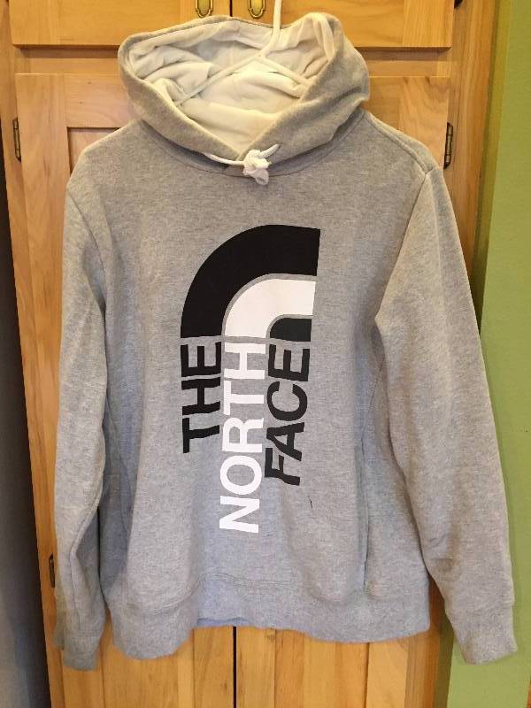 lot 32 image: Northface Hoodie - Mens Medium